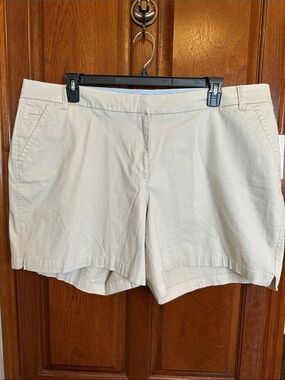 crown & ivy Cream Shorts - Classic Casual